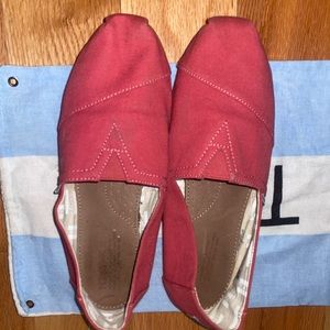 Women’s size 10 Toms!